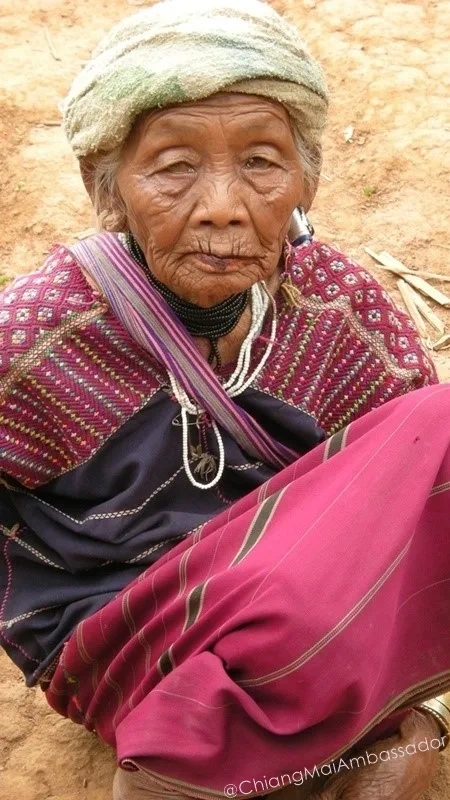 CMLocals Chiang Mai Locals Thai Etiquette traditional temple dress with respectful modest clothing